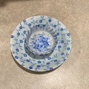 Small bowl and plate set. Great condition. Barley used.